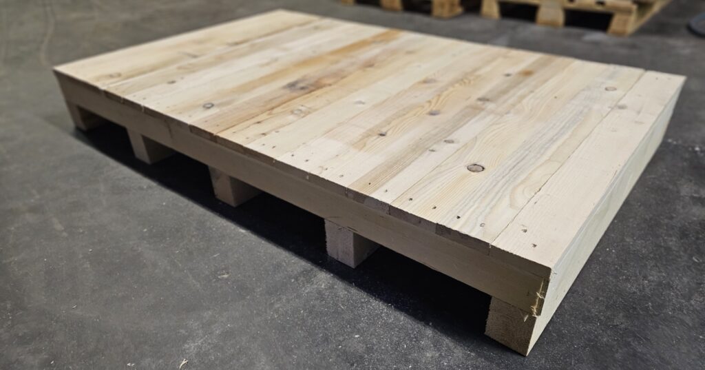 Boden einer Schwerlastverpackung (Vollholz, unterfahrbar)